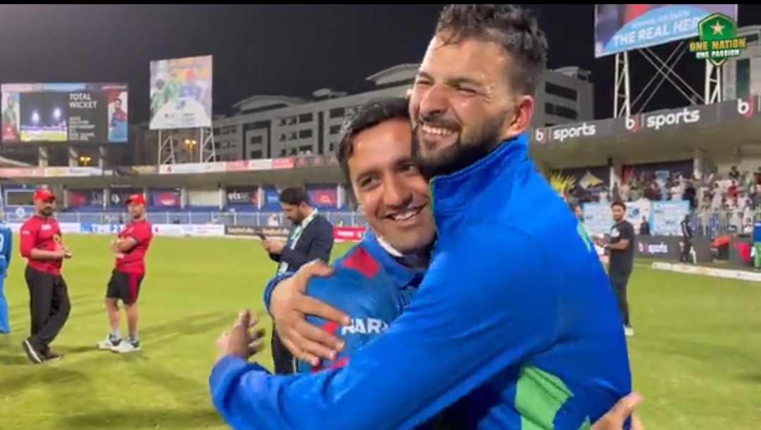 What did Afghanistan's cricketers give as a gift to Pakistani players?